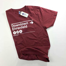 Laden Sie das Bild in den Galerie-Viewer, T-Shirt von Ehrenfeld Apparel mit Aufdruck Downtown Ehrenfeld und den KVB Linien 3 Linie 4 Linie 5
